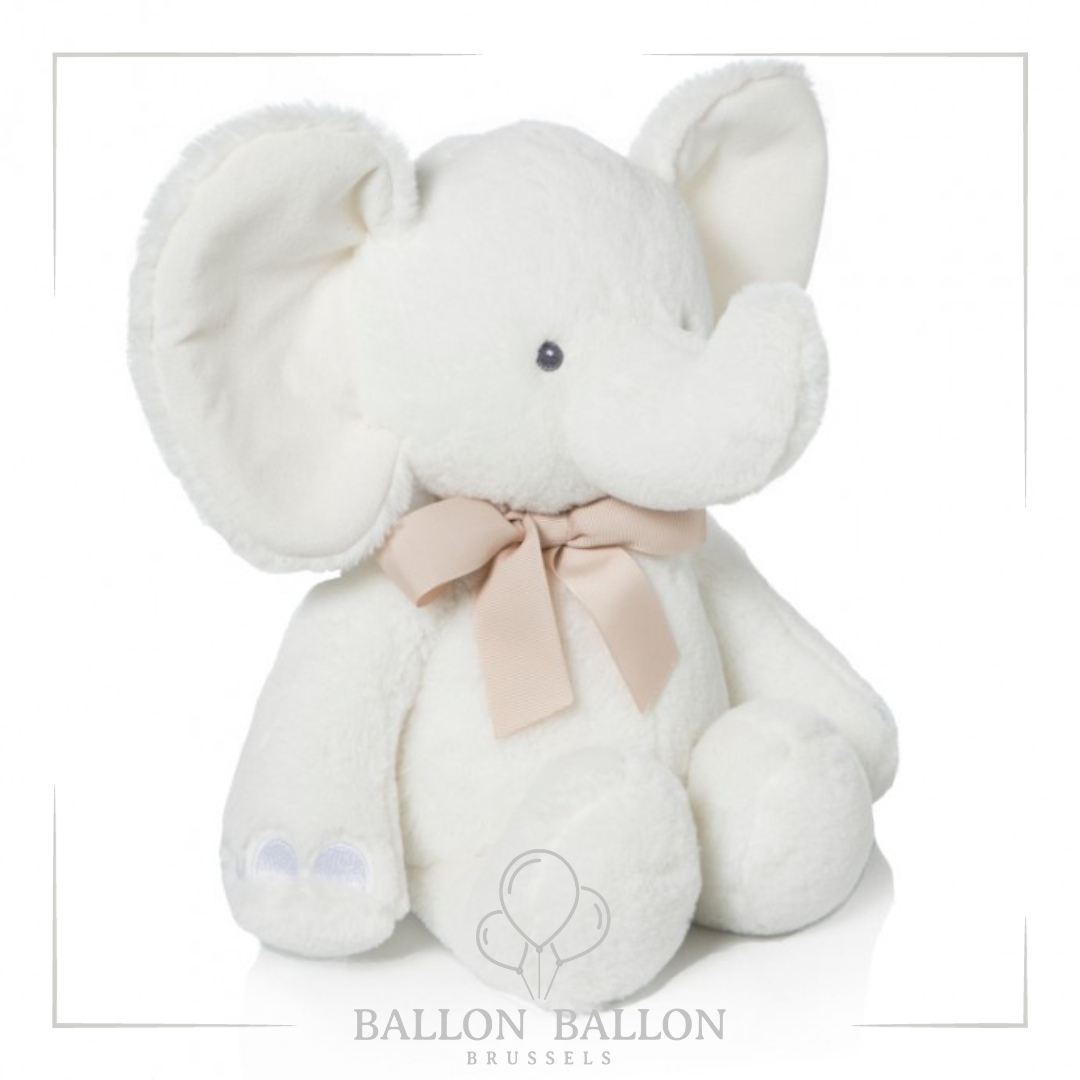 Eléphant en peluche crème